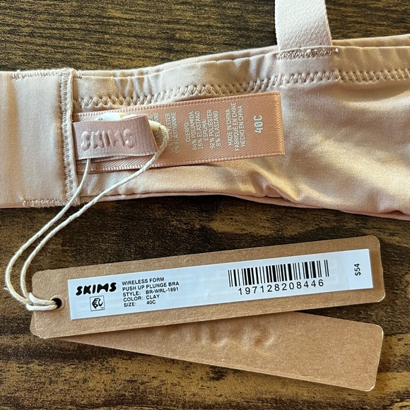 SKIMS Wireless Form Push Up Plunge Bra Clay Tan Size 40C New - Picture 13 of 15